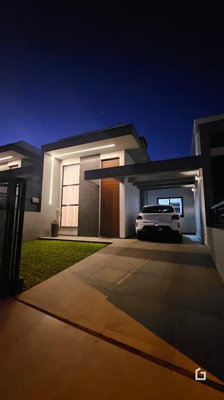 Fachada moderna de uma residência em Lajeado, Brasil.