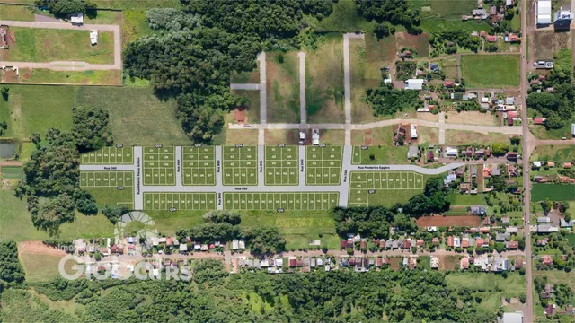 Vista aérea de um terreno com divisões e estradas no entorno de Lajeado.