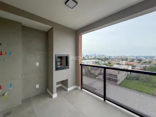 Interior de uma área com vista para a paisagem urbana de Lajeado.