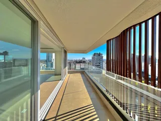 Vista da varanda de um apartamento com vista para a cidade em Lajeado, Brasil.