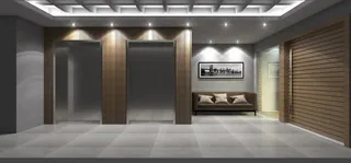 Hall de entrada com revestimento de madeira e piso claro.