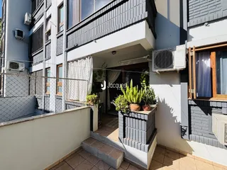 Fachada de um imóvel residencial em Lajeado, Brasil, com varanda.