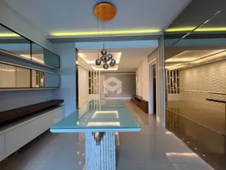 Ambiente moderno de sala de jantar e estar em imóvel no Brasil.