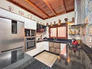 Vista da cozinha de uma residência em Lajeado, Brasil.