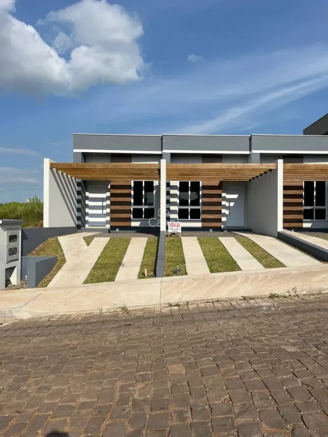 Casa geminada com 2 dormitórios