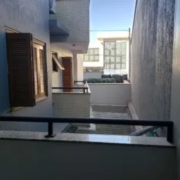 Vista da grade de segurança de uma varanda em um imóvel em Lajeado.