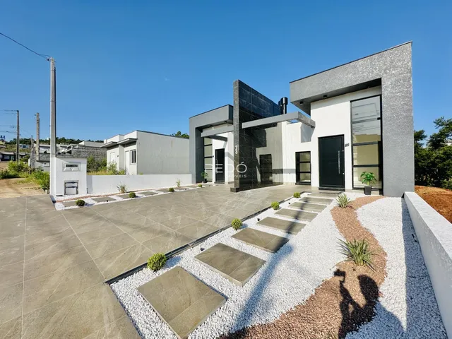 Fachada moderna de uma residência em Lajeado, Brasil.