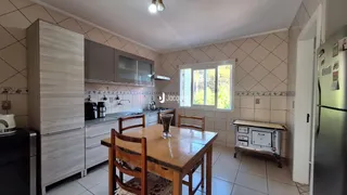 Foto da cozinha e sala de jantar de um imóvel em Lajeado.