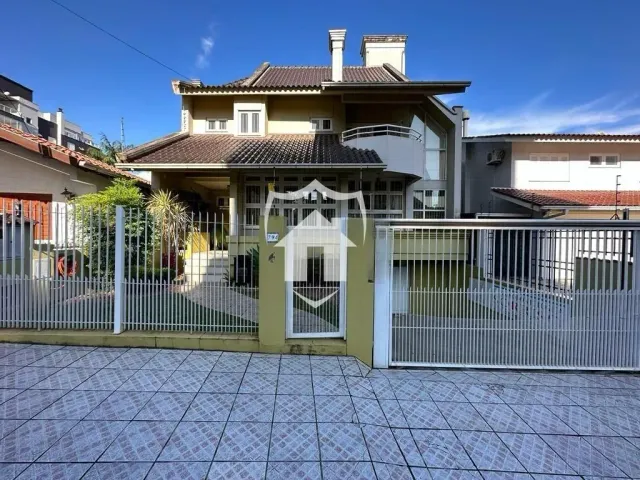 Casa com 6 dormitórios
