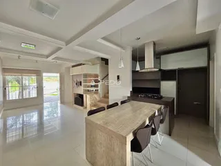 Ambiente de sala de estar e cozinha em um imóvel em Lajeado, Brasil.