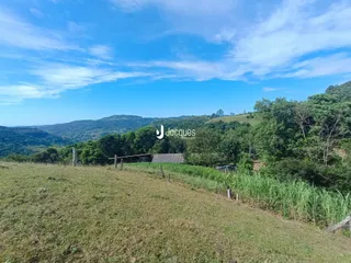 Vista panorâmica de colinas verdes na região de Lajeado.