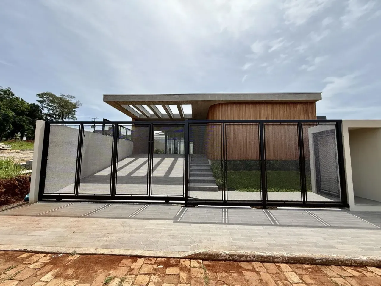 Casa com 4 dormitórios, foto 1