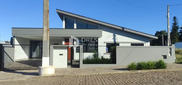 Fachada moderna de uma casa em Lajeado, Brasil.