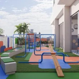 Vista externa mostrando um jardim com sistema de irrigação visível.