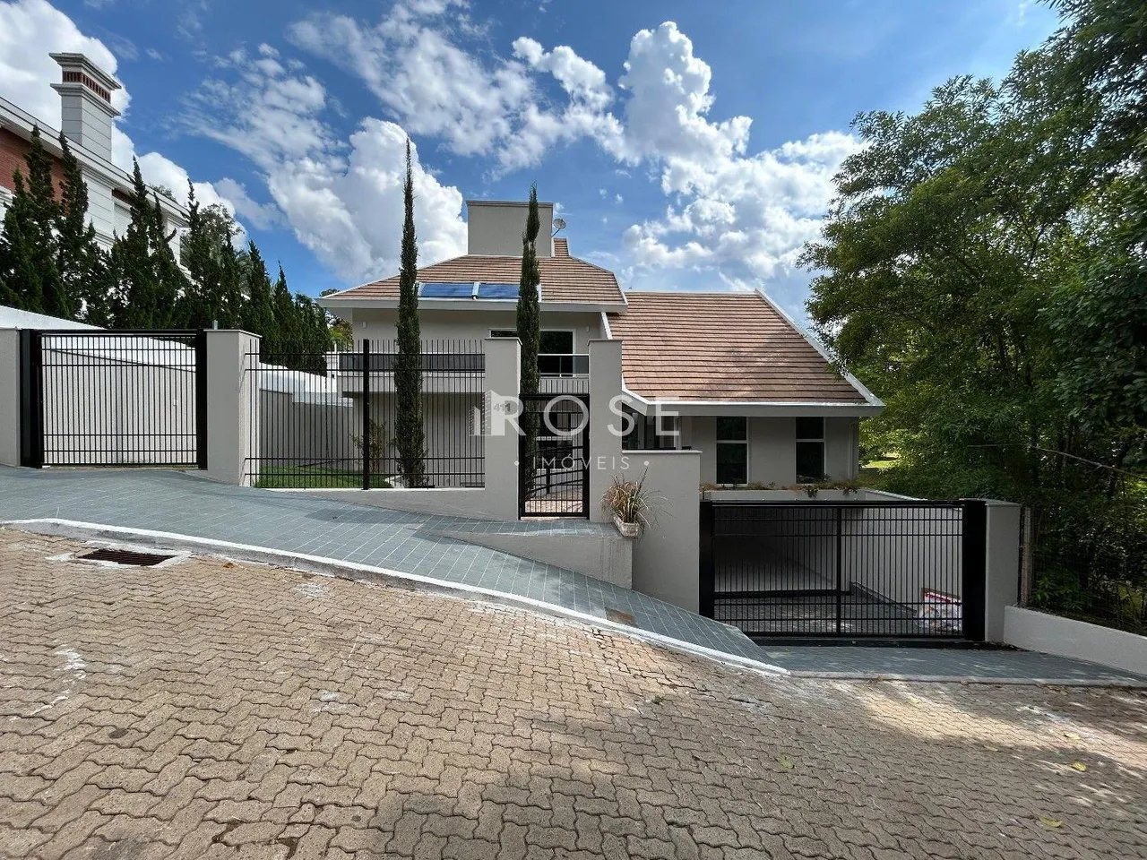 Casa com 4 dormitórios, foto 1