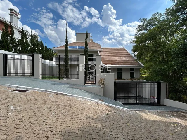 Casa com 4 dormitórios