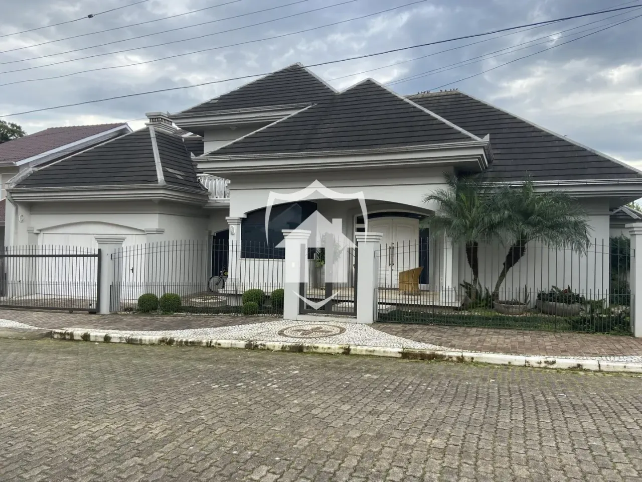 Casa com 5 dormitórios, foto 1
