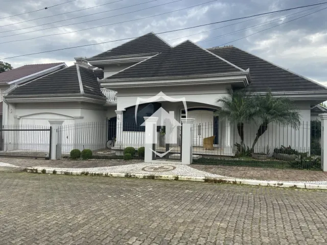 Casa com 5 dormitórios