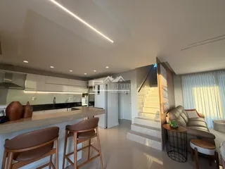 Ambiente moderno de sala de estar e cozinha em um imóvel no Brasil.