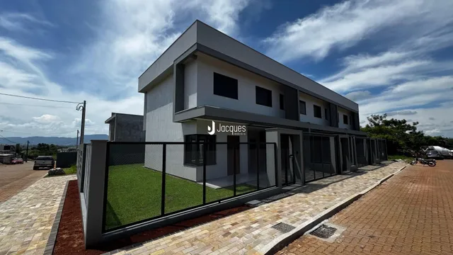 Fachada moderna de uma residência em Lajeado, Brasil.
