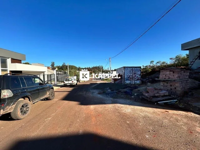 Vista externa de uma estrada de terra em uma propriedade em Lajeado, Brasil.
