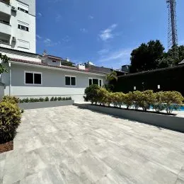 Vista externa de uma área pavimentada de um imóvel em Lajeado, Brasil.