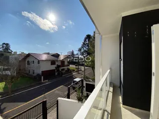Vista da fachada de uma residência em Lajeado, Brasil, com vista para a rua.