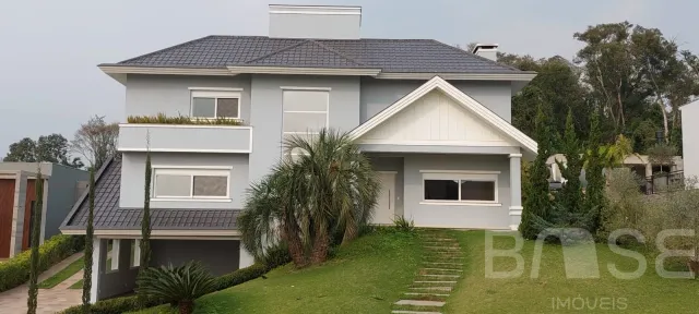Casa com 4 dormitórios