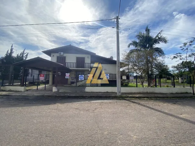 Casa com 4 dormitórios