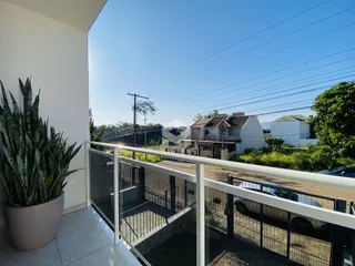 Vista de um terraço com grade de segurança em uma residência em Lajeado.