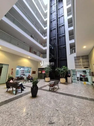 Vista de um corredor de um edifício residencial em Lajeado, Brasil.