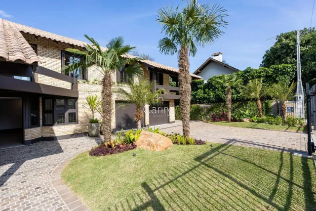 Casa com 4 dormitórios