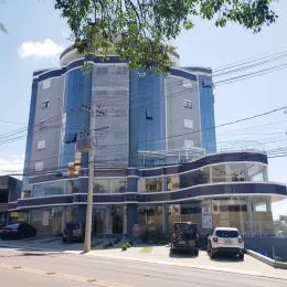 Fachada moderna de um edifício residencial em Lajeado, Brasil.