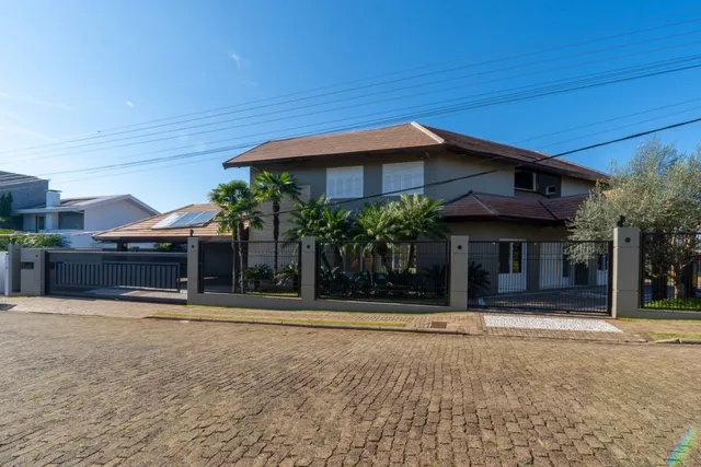 Casa com 5 dormitórios