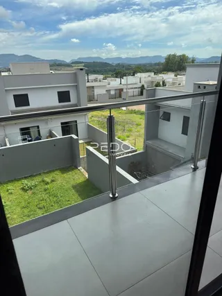 Vista da varanda de um imóvel em Lajeado com vista para a paisagem.
