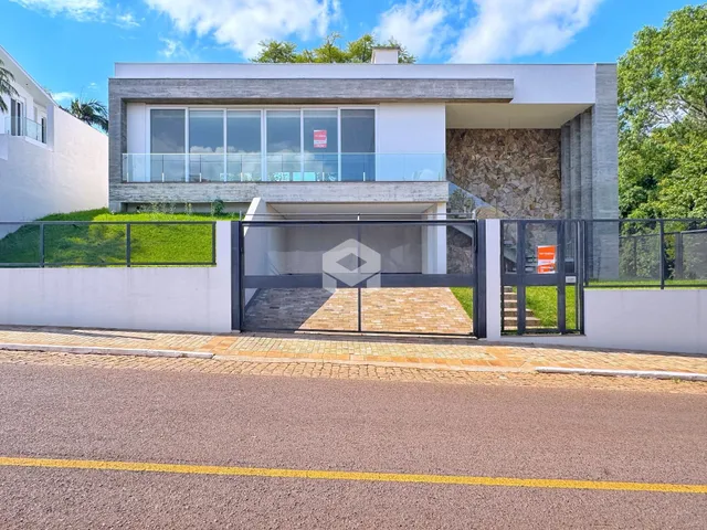 Fachada de uma residência moderna em Lajeado, Brasil.