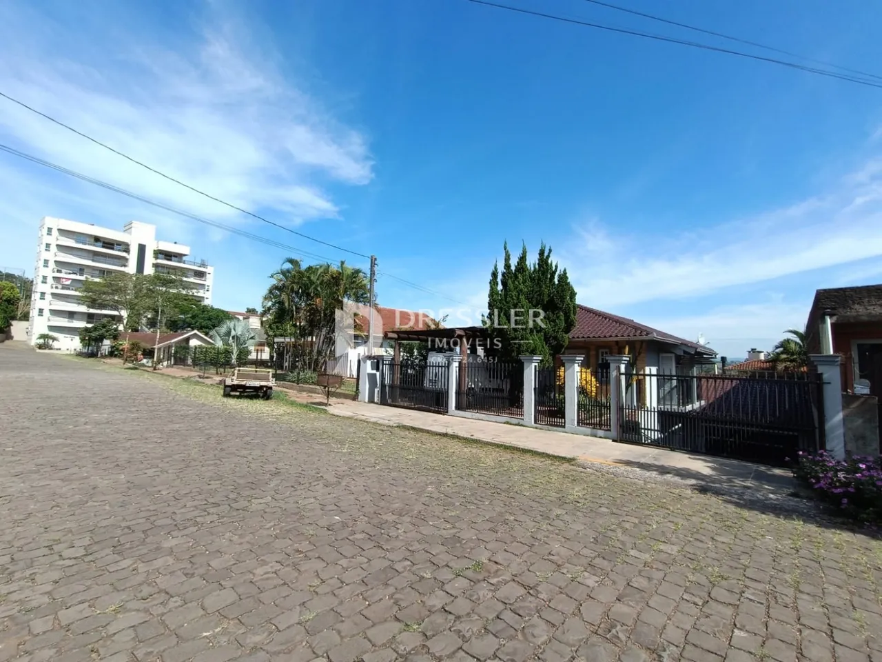 Casa com 4 dormitórios, foto 1