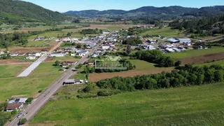 Vista aérea da paisagem rural e assentamento em Lajeado, Brasil.