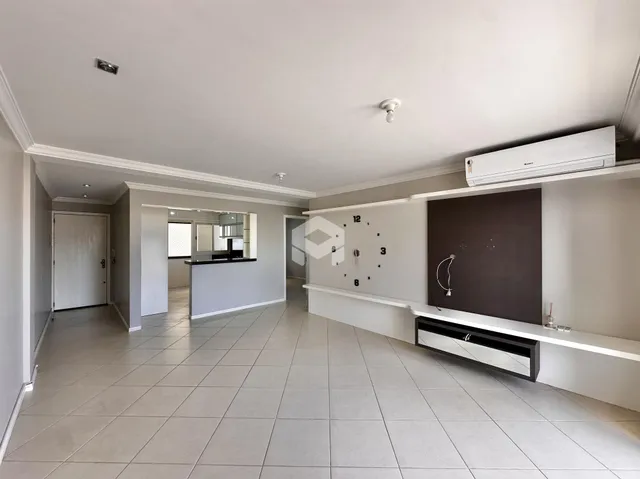 Vista de um corredor interno de uma residência em Lajeado, Brasil.