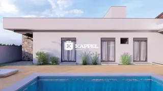 Foto da fachada de uma residência em Lajeado, Brasil, com piscina em primeiro plano.