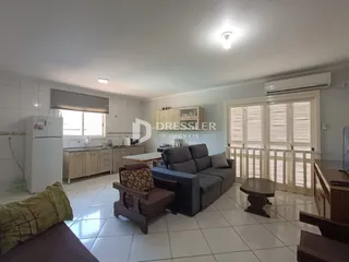 Sala de estar e cozinha de um imóvel em Lajeado, Brasil.