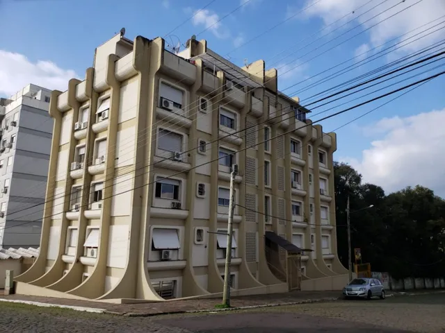 Fachada de um prédio residencial em Lajeado, Brasil, com múltiplos andares.