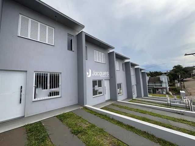 Fachada de um imóvel residencial em Lajeado, Brasil.