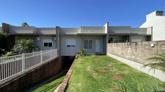 Casa geminada com 2 dormitórios