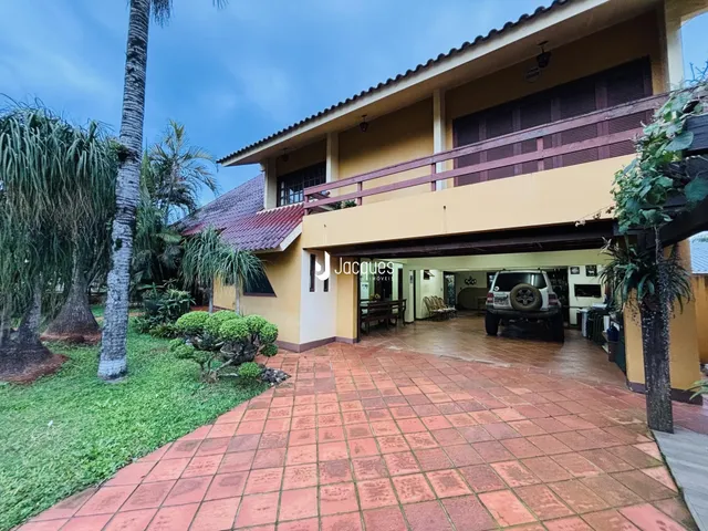 Casa com 4 dormitórios