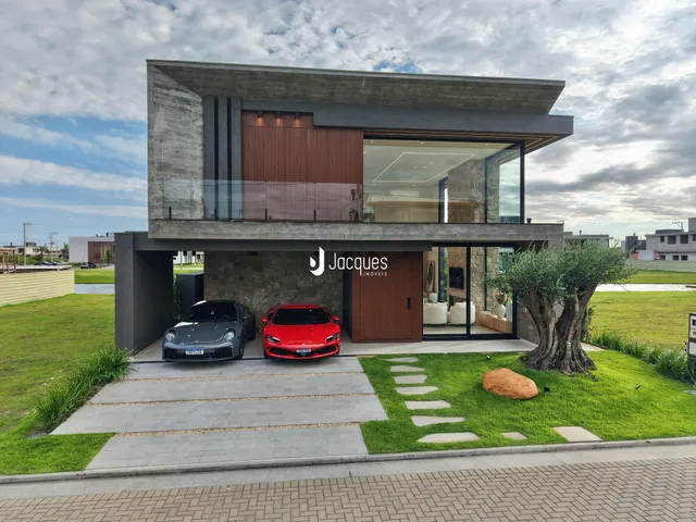 Fachada moderna de uma residência em Lajeado, Brasil.