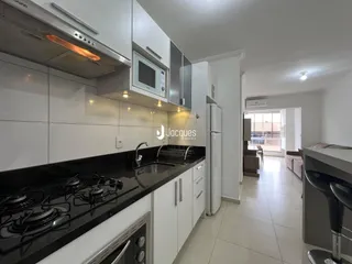 Vista da cozinha moderna de um imóvel em Lajeado.