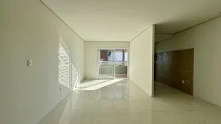 Apartamento com 3 dormitórios, foto 2