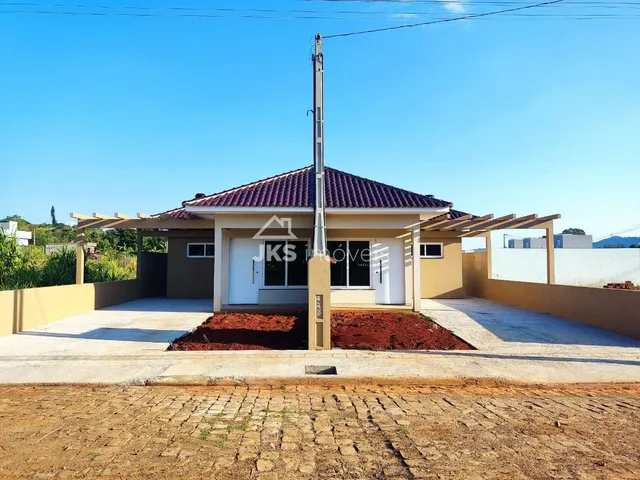 Casa geminada com 2 dormitórios