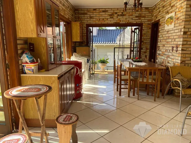 Casa com 4 dormitórios